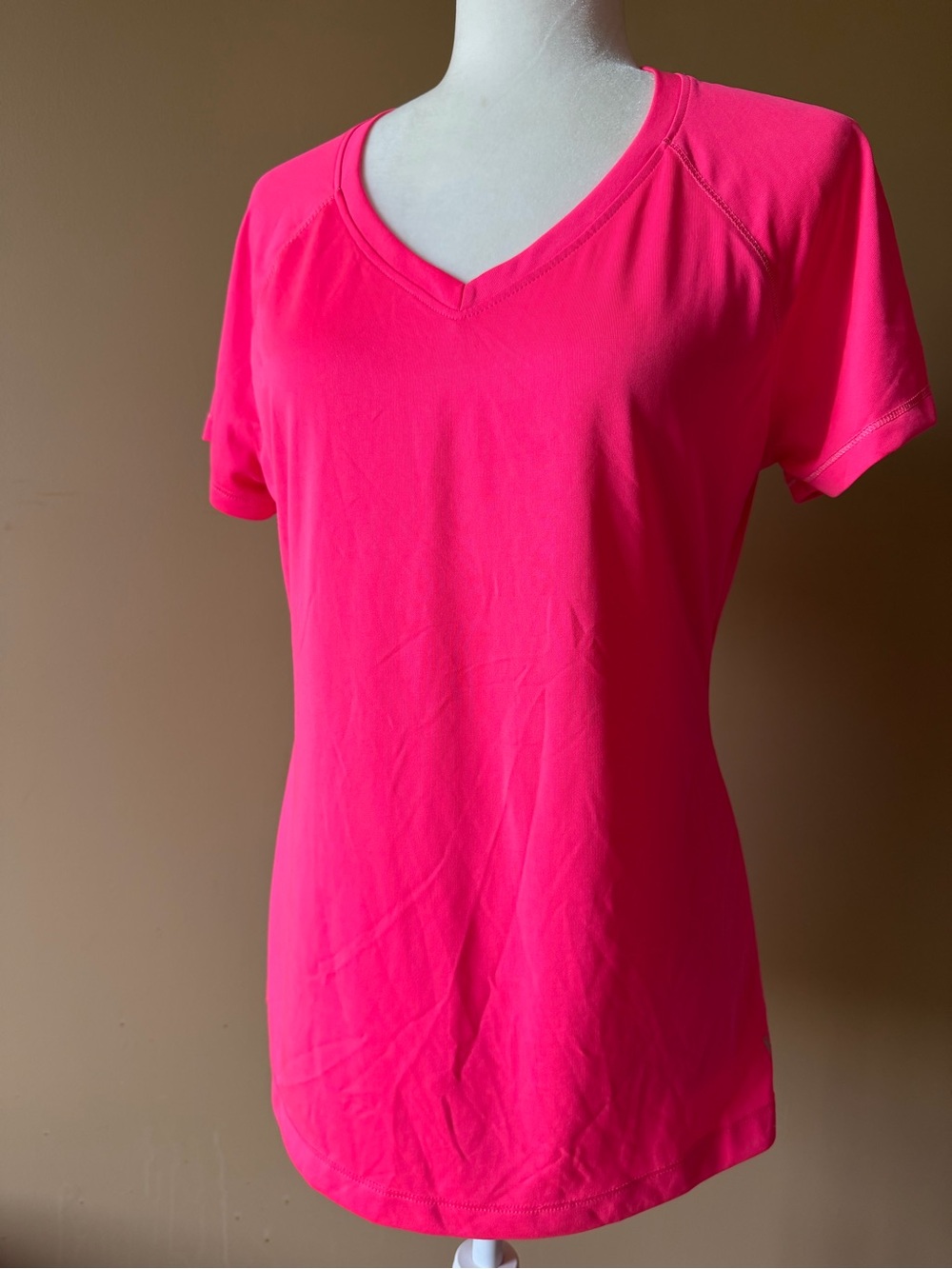 Danskin Now Neon Pink Loose Fit V-Neck Short Sleeve Athletic Top L